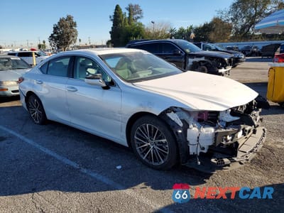 Czwarte zdjęcie samochodu z boku: 2024 LEXUS ES 300H BASE VIN:58ADA1C15RU053196 - miniatura