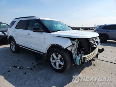 Czwarte zdjęcie samochodu z boku: 2017 FORD EXPLORER XLT VIN:1FM5K8D8XHGC26611 - miniatura