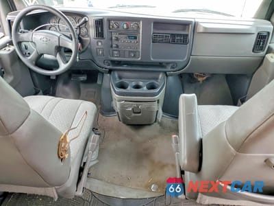 Zdjęcie 8 z 13 samochodu: 2004 CHEVROLET EXPRESS G3500 VIN:1GAHG39U841175501 - miniatura