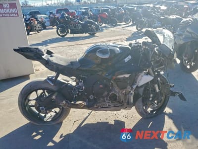 2024 YAMAHA YZFR1 JYARN66E1RA004642 - główne zdjęcie licytacji z USA - miniatura