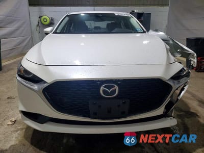 Piąte zdjęcie samochodu w środku: 2019 MAZDA 3 PREFERRED VIN:3MZBPADL8KM105980 - miniatura