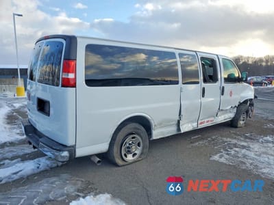 Trzecie zdjęcie samochodu z tyłu: 2024 CHEVROLET EXPRESS G3500 LT VIN:1GAZGPF71R1225978 - miniatura