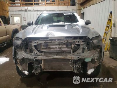Piąte zdjęcie samochodu w środku: 2024 TOYOTA TACOMA DOUBLE CAB VIN:3TYKB5FN5RT002313 - miniatura