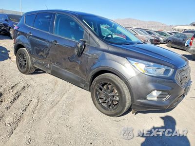 Czwarte zdjęcie samochodu z boku: 2017 FORD ESCAPE SE VIN:1FMCU9GD9HUE49756 - miniatura