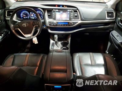 Zdjęcie 8 z 13 samochodu: 2018 TOYOTA HIGHLANDER SE VIN:5TDKZRFH8JS531400 - miniatura