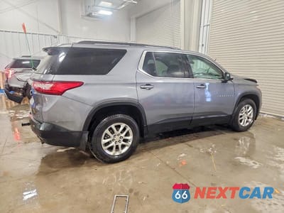 Trzecie zdjęcie samochodu z tyłu: 2021 CHEVROLET TRAVERSE LT VIN:1GNEVGKW5MJ206407 - miniatura