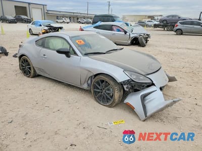 Czwarte zdjęcie samochodu z boku: 2025 TOYOTA GR86 PREMIUM VIN:JF1ZNBE12S8752590 - miniatura