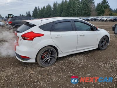 Trzecie zdjęcie samochodu z tyłu: 2016 FORD FOCUS ST VIN:1FADP3L98GL225662 - miniatura