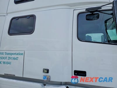 Zdjęcie 6 z 10 samochodu: 2017 VOLVO VNL SEMI TRUCK VIN:4V4NC9EH0HN982194 - miniatura