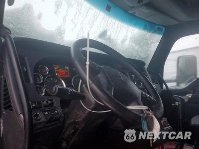 Piąte zdjęcie samochodu w środku: 2021 KENWORTH W990 SEMI TRUCK VIN:1XK1D49X7MJ423307 - miniatura