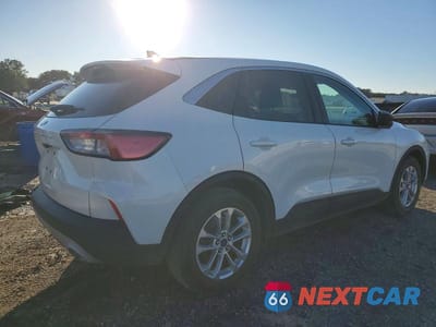 Trzecie zdjęcie samochodu z tyłu: 2022 FORD ESCAPE SE VIN:1FMCU0G64NUB68733 - miniatura