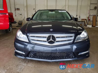 Piąte zdjęcie samochodu w środku: 2012 MERCEDES-BENZ C 250 VIN:WDDGF4HB8CR207137 - miniatura