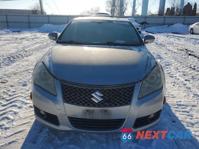 Piąte zdjęcie samochodu w środku: 2010 SUZUKI KIZASHI SLS VIN:JS2RE9A78A6100568 - miniatura