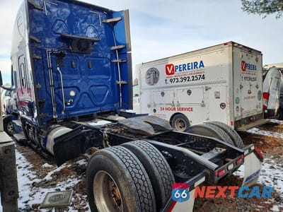 Trzecie zdjęcie samochodu z tyłu: 2019 FREIGHTLINER CASCADIA 126 SEMI TRUCK VIN:3AKJHHDR4KSKD8206 - miniatura