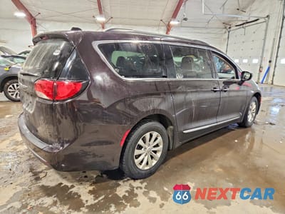Trzecie zdjęcie samochodu z tyłu: 2017 CHRYSLER PACIFICA TOURING L VIN:2C4RC1BG4HR653947 - miniatura