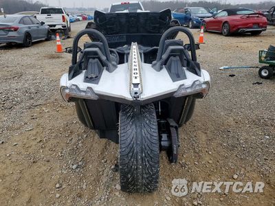 Czwarte zdjęcie samochodu z boku: 2021 POLARIS SLINGSHOT S VIN:57XAASHD5M8146803 - miniatura