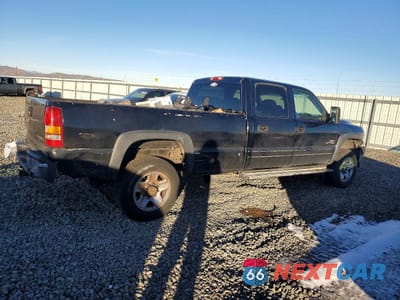 Trzecie zdjęcie samochodu z tyłu: 2002 CHEVROLET SILVERADO K2500 HEAVY DUTY VIN:1GCHK23172F143590 - miniatura