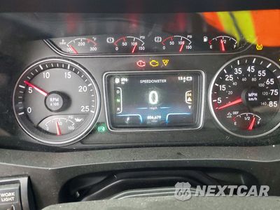 Zdjęcie 8 z 10 samochodu: 2019 INTERNATIONAL LT625 SEMI TRUCK VIN:3HSDZAPR2KN318320 - miniatura