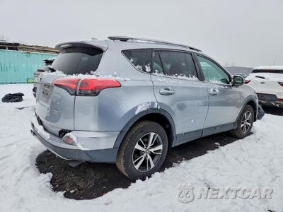 Trzecie zdjęcie samochodu z tyłu: 2017 TOYOTA RAV4 XLE VIN:2T3RFREV2HW586285 - miniatura
