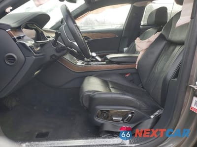 Zdjęcie 7 z 13 samochodu: 2019 AUDI A8 L VIN:WAU8DAF88KN017948 - miniatura