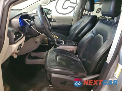 Zdjęcie 7 z 13 samochodu: 2020 CHRYSLER PACIFICA TOURING L VIN:2C4RC1BG7LR276684 - miniatura