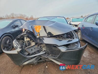 Piąte zdjęcie samochodu w środku: 2024 MAZDA 3 PREFERRED VIN:JM1BPALMXR1714377 - miniatura