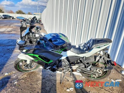 Trzecie zdjęcie samochodu z tyłu: 2022 KAWASAKI EX650 N VIN:ML5EXEN13NDA73683 - miniatura