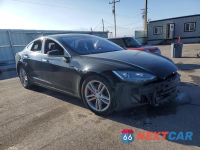 Czwarte zdjęcie samochodu z boku: 2015 TESLA MODEL S P85D VIN:5YJSA1H46FF085360 - miniatura