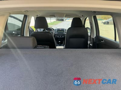 Zdjęcie 6 z 10 samochodu: 2011 VOLKSWAGEN TIGUAN S VIN:WVGCV7AX1BW502417 - miniatura