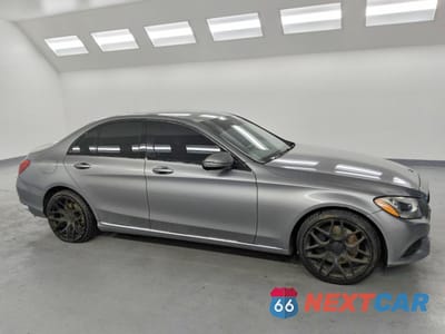 Czwarte zdjęcie samochodu z boku: 2016 MERCEDES-BENZ C 350E VIN:55SWF4HB8GU152057 - miniatura