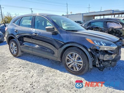 Czwarte zdjęcie samochodu z boku: 2021 FORD ESCAPE S VIN:1FMCU0F65MUA98000 - miniatura