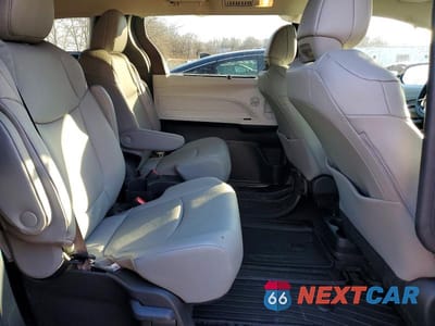 Zdjęcie 11 z 12 samochodu: 2025 TOYOTA SIENNA AWD HYBRID XLE VIN:5TDJSKFC2SS196633 - miniatura
