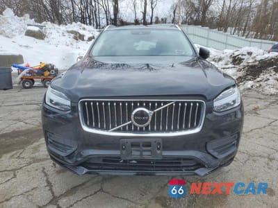 Piąte zdjęcie samochodu w środku: 2022 VOLVO XC90 T6 MOMENTUM VIN:YV4A221K5N1827405 - miniatura