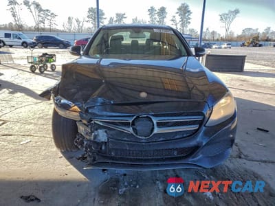 Piąte zdjęcie samochodu w środku: 2015 MERCEDES-BENZ C 300 4MATIC VIN:55SWF4KB4FU027855 - miniatura