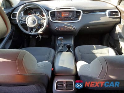Zdjęcie 8 z 13 samochodu: 2016 KIA SORENTO LX VIN:5XYPG4A3XGG118149 - miniatura