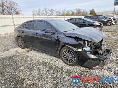 Czwarte zdjęcie samochodu z boku: 2022 KIA FORTE GT LINE VIN:3KPF54AD3NE498097 - miniatura