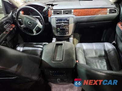 Zdjęcie 8 z 12 samochodu: 2013 GMC YUKON SLT VIN:1GKS2CE00DR282515 - miniatura