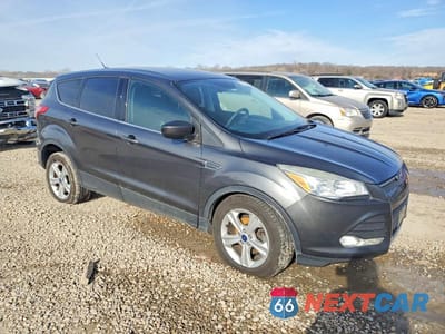 Czwarte zdjęcie samochodu z boku: 2015 FORD ESCAPE SE VIN:1FMCU0GX5FUB94011 - miniatura