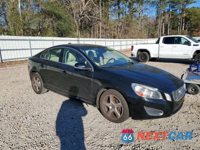 Czwarte zdjęcie samochodu z boku: 2013 VOLVO S60 T5 VIN:YV1612FSXD2193371 - miniatura