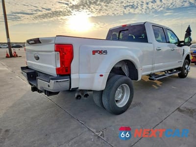Czwarte zdjęcie samochodu z boku: 2017 FORD F350 SUPER DUTY VIN:1FT8W3DT2HEE79849 - miniatura