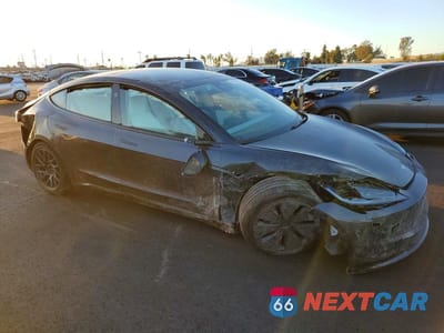 Czwarte zdjęcie samochodu z boku: 2025 TESLA MODEL 3 VIN:5YJ3E1EA8SF080285 - miniatura