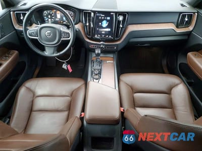 Zdjęcie 8 z 12 samochodu: 2021 VOLVO XC60 T5 MOMENTUM VIN:YV4102RK1M1695171 - miniatura