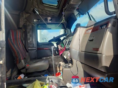 Piąte zdjęcie samochodu w środku: 2007 KENWORTH W900 SEMI TRUCK VIN:1XKWDB9X27J203586 - miniatura