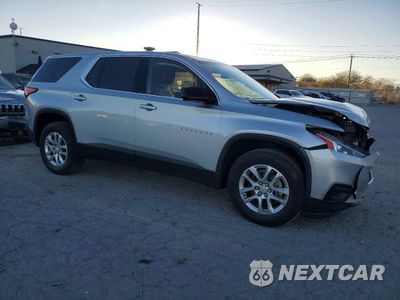 Czwarte zdjęcie samochodu z boku: 2019 CHEVROLET TRAVERSE LS VIN:1GNERFKW5KJ173209 - miniatura