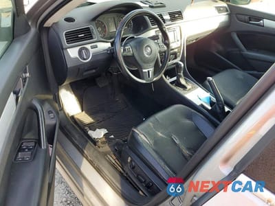 Zdjęcie 8 z 12 samochodu: 2013 VOLKSWAGEN PASSAT SE VIN:1VWBP7A30DC021101 - miniatura
