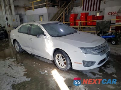 Czwarte zdjęcie samochodu z boku: 2010 FORD FUSION S VIN:3FAHP0GA1AR213642 - miniatura