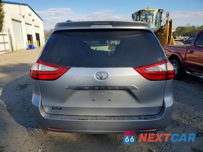 Zdjęcie 6 z 12 samochodu: 2016 TOYOTA SIENNA XLE 8-PASSENGER VIN:5TDYK3DC0GS724314 - miniatura
