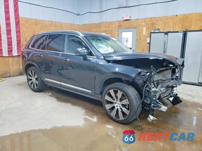Czwarte zdjęcie samochodu z boku: 2022 VOLVO XC90 T6 INSCRIPTION VIN:YV4A221L4N1852563 - miniatura