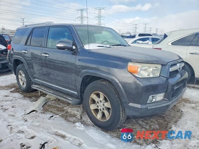 Czwarte zdjęcie samochodu z boku: 2011 TOYOTA 4RUNNER SR5 VIN:JTEZU5JR8B5028507 - miniatura