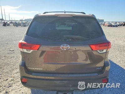 Zdjęcie 6 z 16 samochodu: 2018 TOYOTA HIGHLANDER SE VIN:5TDKZRFH8JS244185 - miniatura